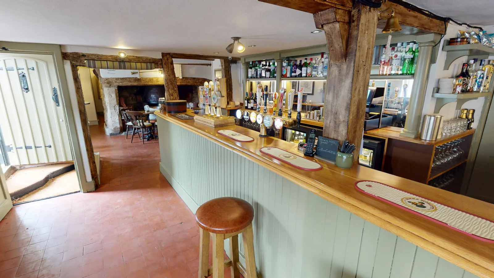 The Bar at The Crown, Cuddington